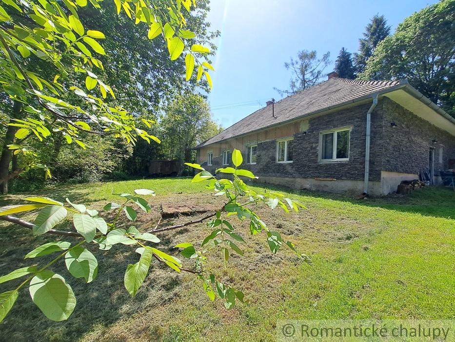 Dom uprostred lesa na samote - útočisko pred ruchom mesta - 2