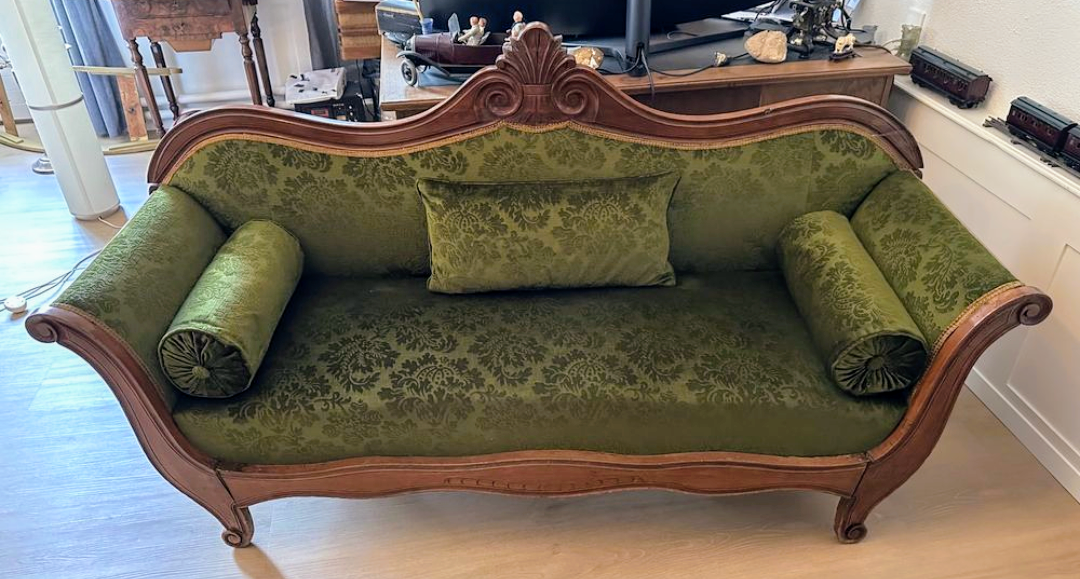 Čalúnená antická sedačka - 2