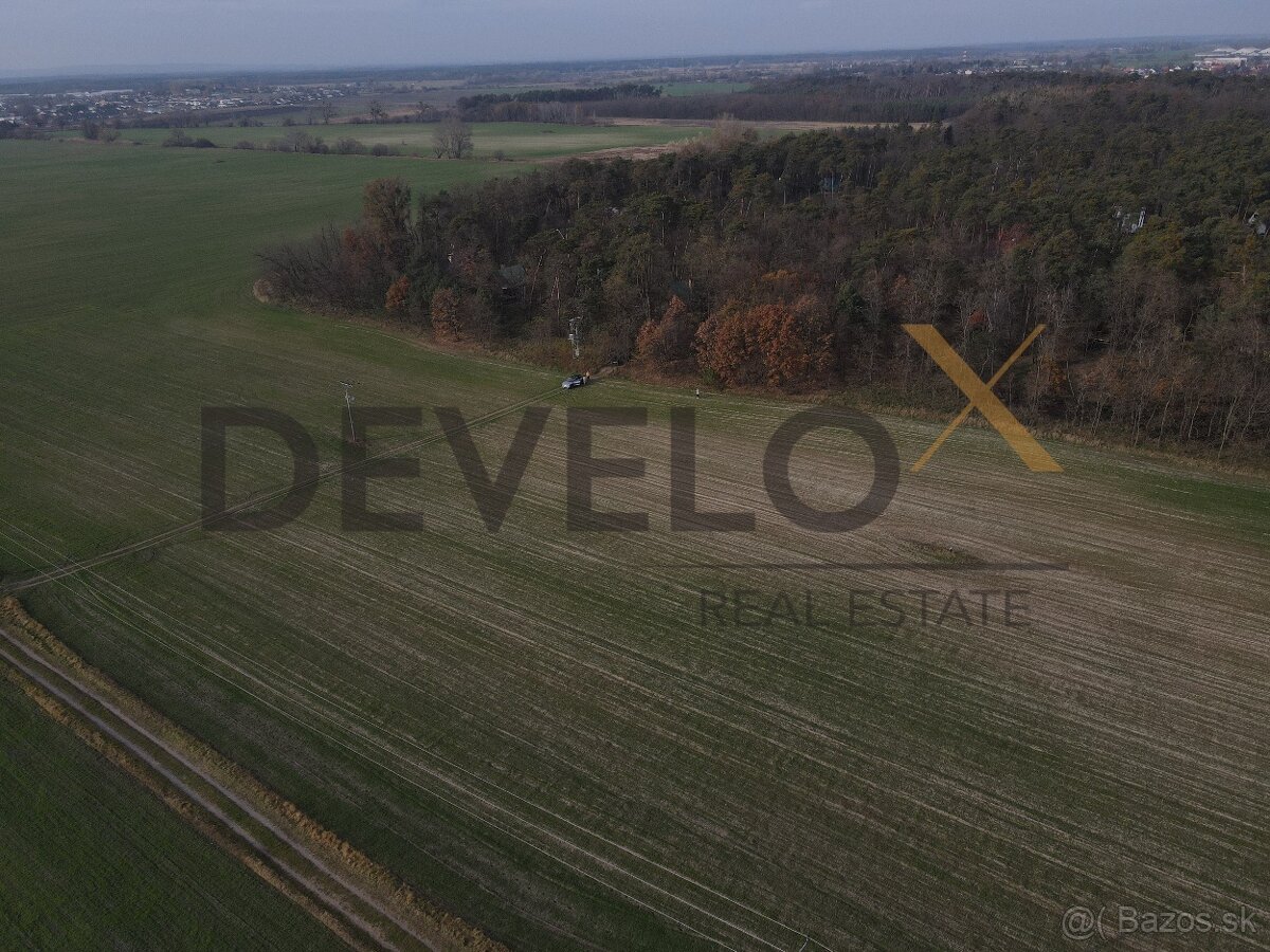 Na predaj rozľahlé stavebné pozemky v obci Láb - 2