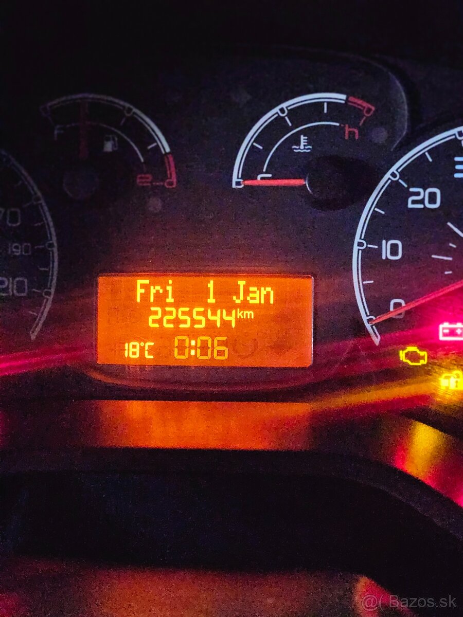 Fiat Doblo1,3diesel Multijet 66kw/90Hp s poškodeným motorom. - 2