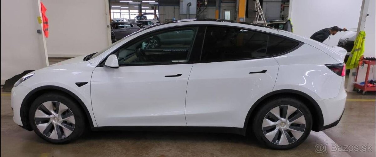 Tesla Model Y 2023 Standard Range - 2
