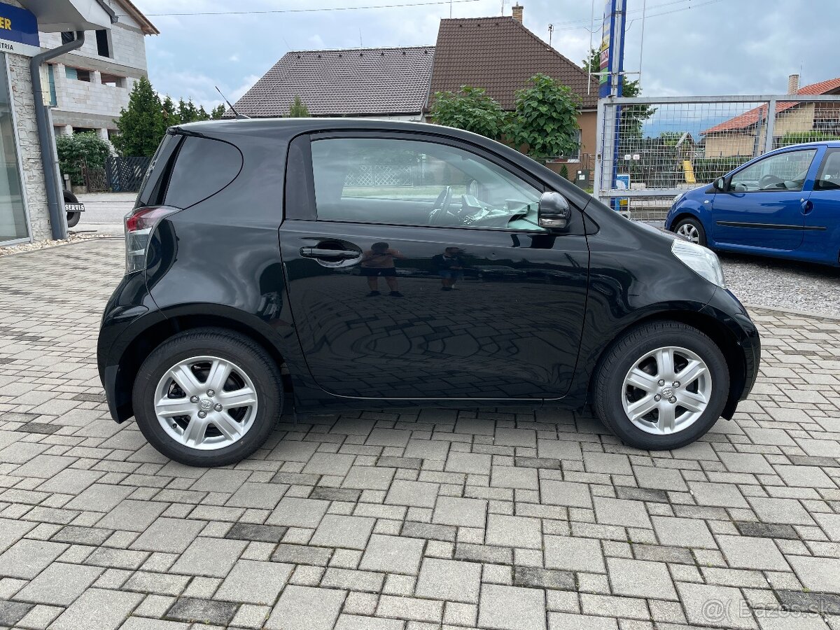 Toyota iQ - 2