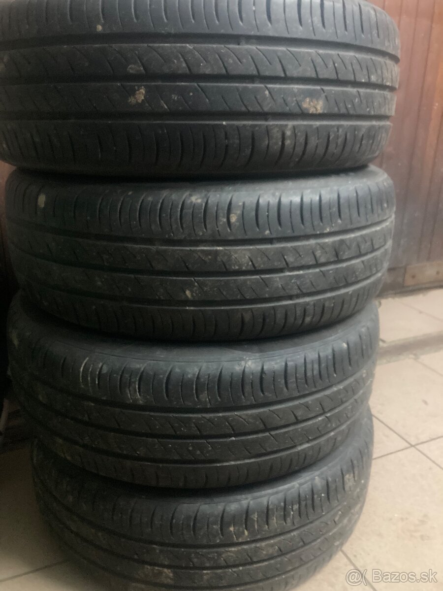185/60R15 - 2