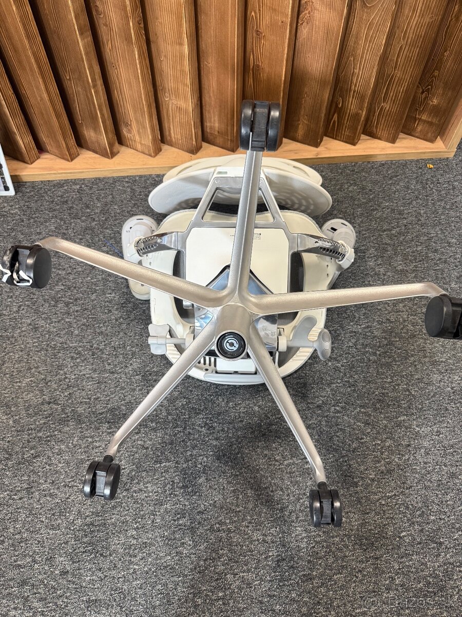 Herman Miller Mirra 2 - 2