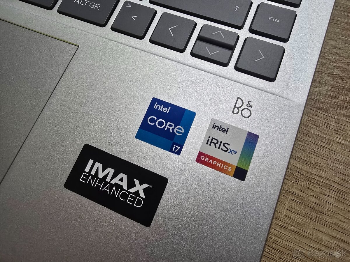 Kovovy HP Pavilion plus 14 OLED s i7 procesorom 13 generacie - 2