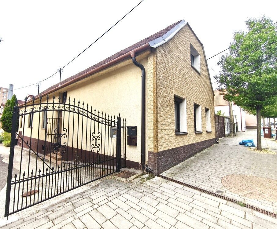 Na predaj - 4-izbový rodinný dom, ul. Alstrova, Bratislava I - 2