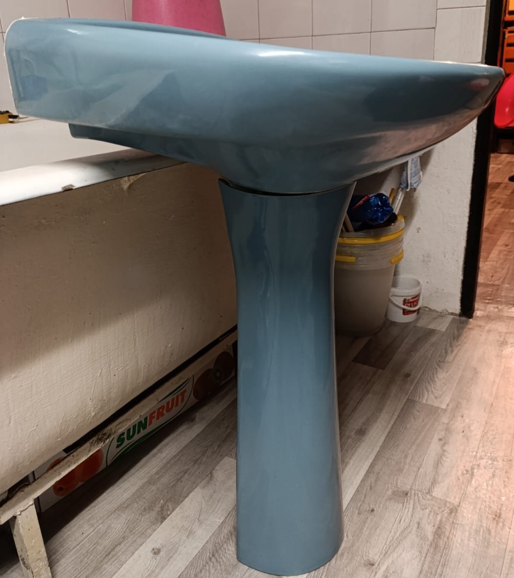 Modré umyvadlo s nohou - 2