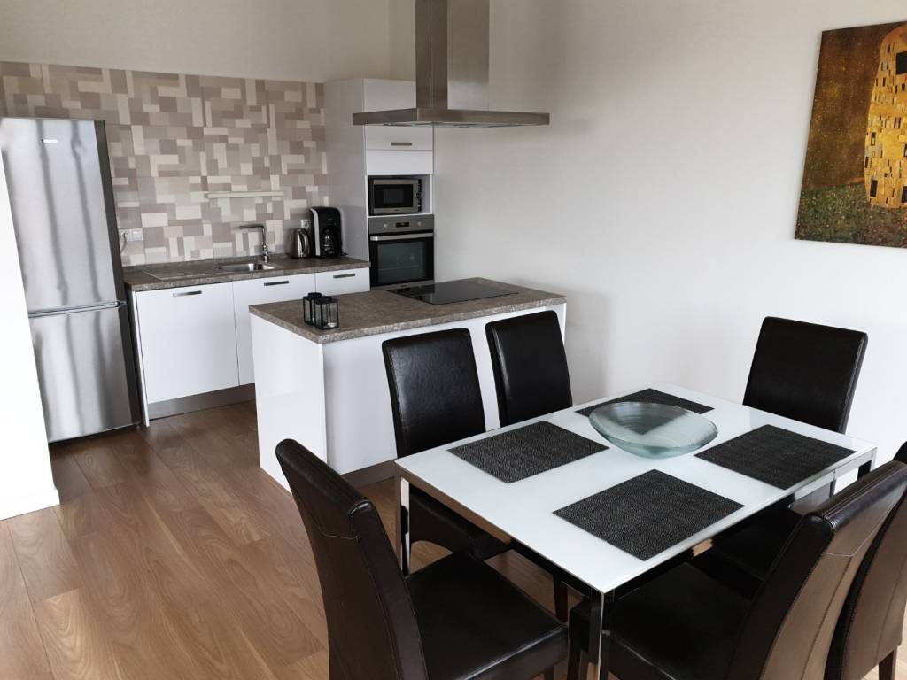 PRENÁJOM - 3 izbový byt v centre mesta s veľkou terasou - NI - 2