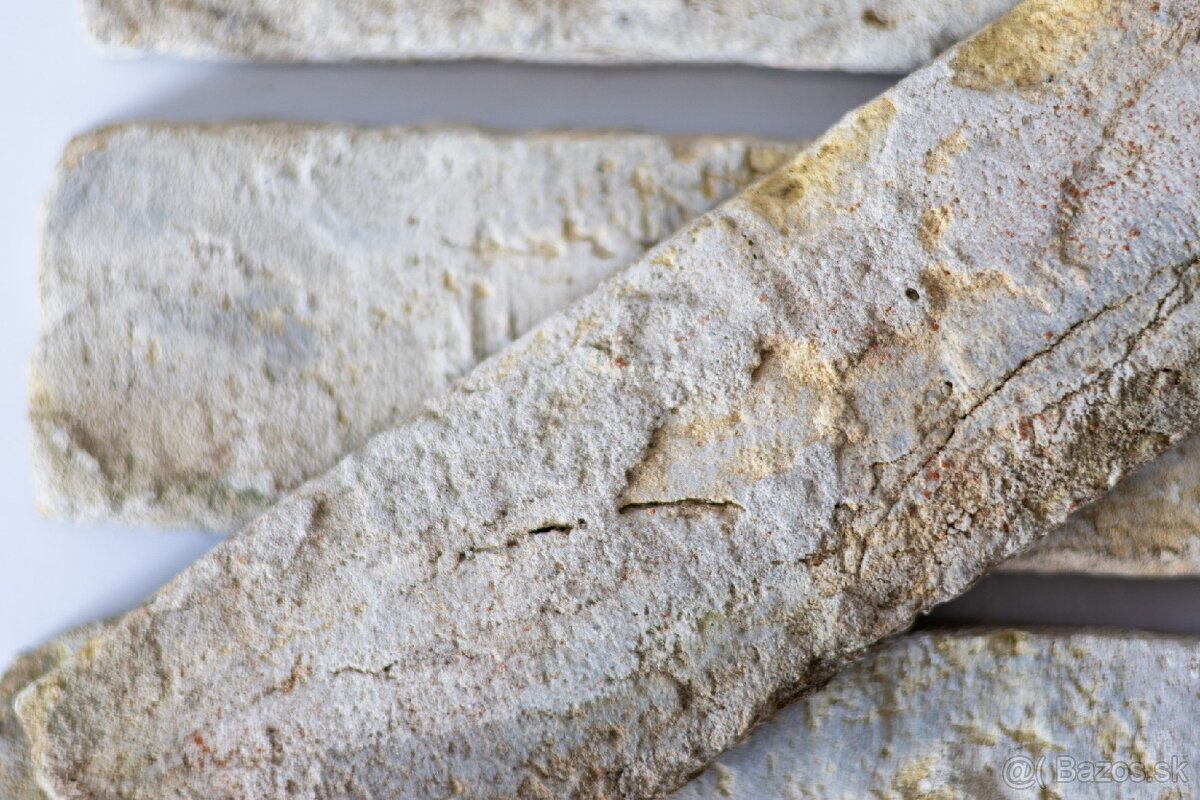 Ručne rezaný rustikálny tehlový obklad - krajný rez biely - 2