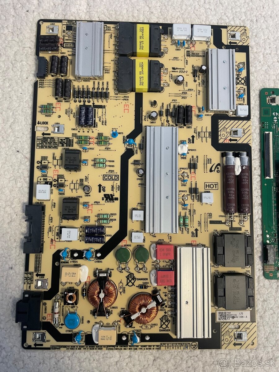 ND TV Samsung UE70AU8072U - 2