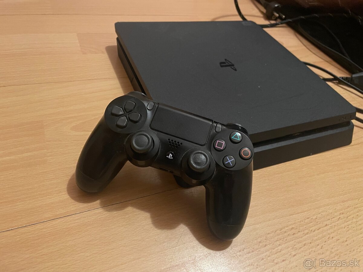 PS4 slim - 2