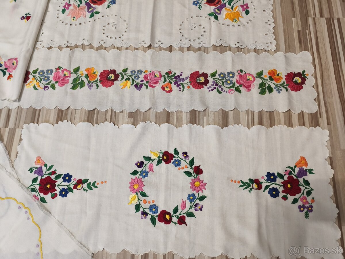 Vyšívané obrusy a dečky - 2