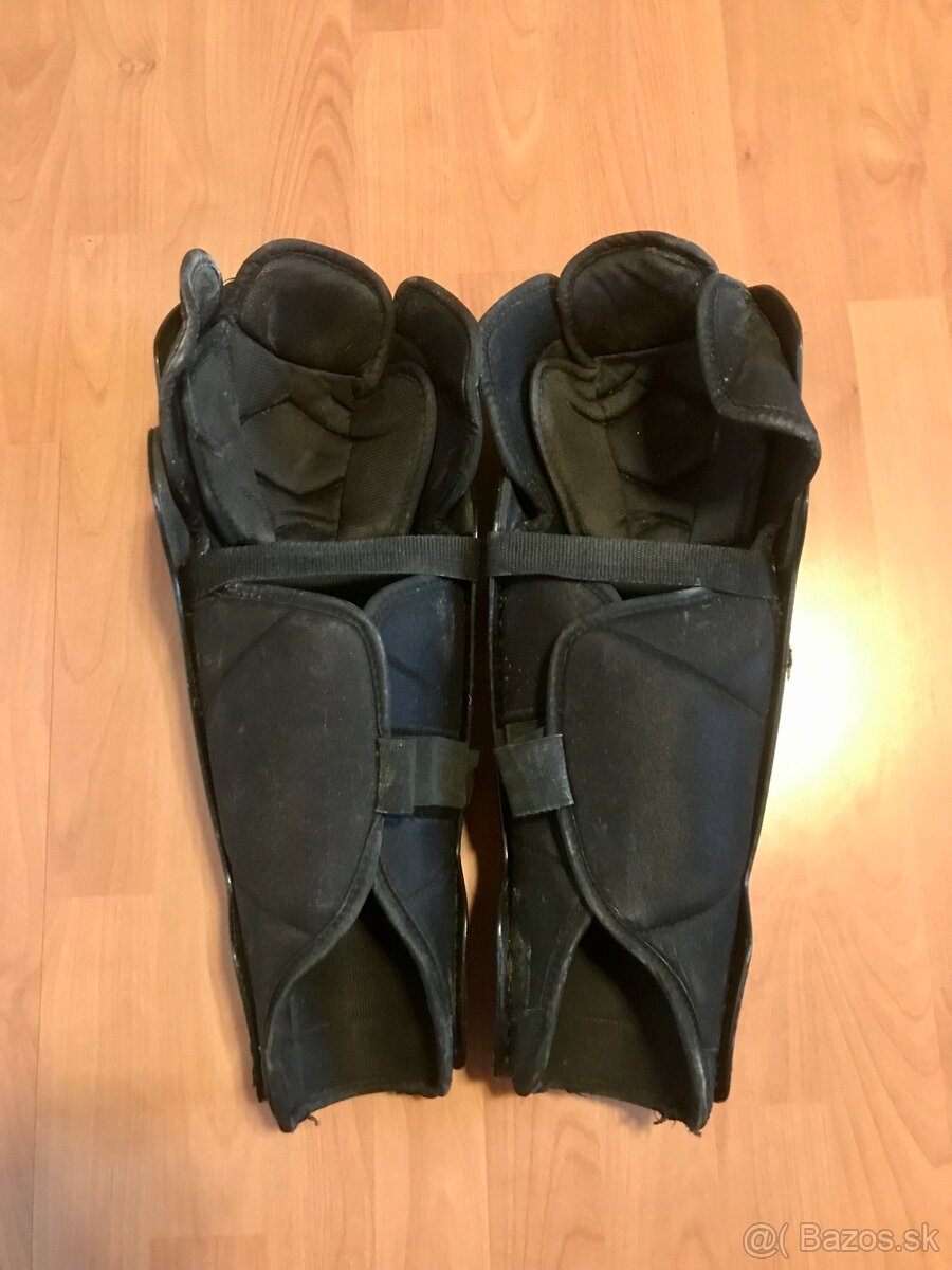 Chrániče holení Easton stealth. - 2