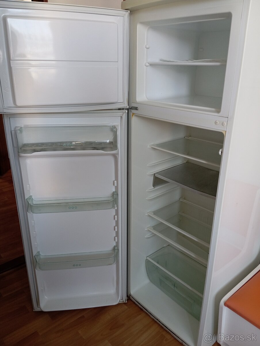 Chladnička s mrazničkou - 2