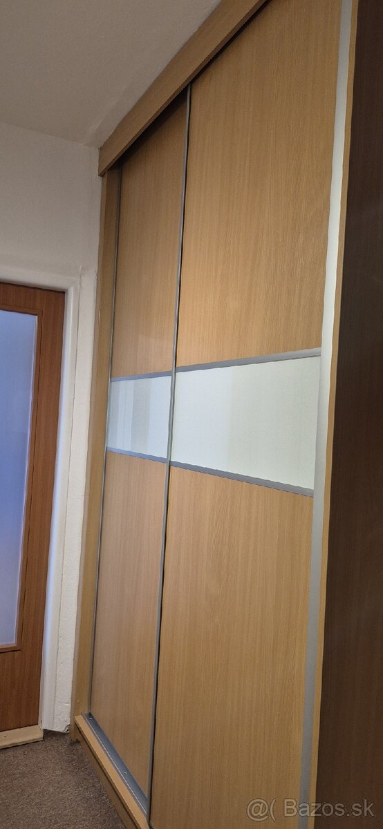 Vstavaná skriňa - 2