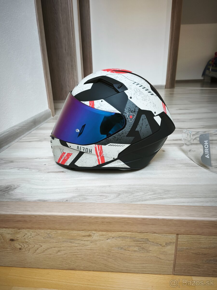 Prilba Connor omega airoh - 2