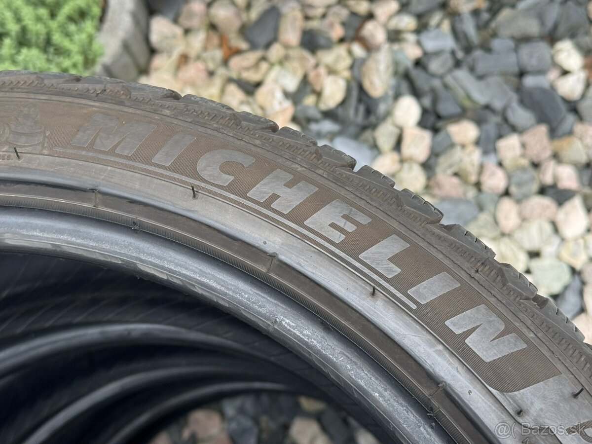275/35 R20 - 2