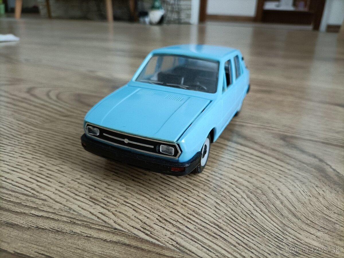 Skoda 120 kdn stare hracky - 2