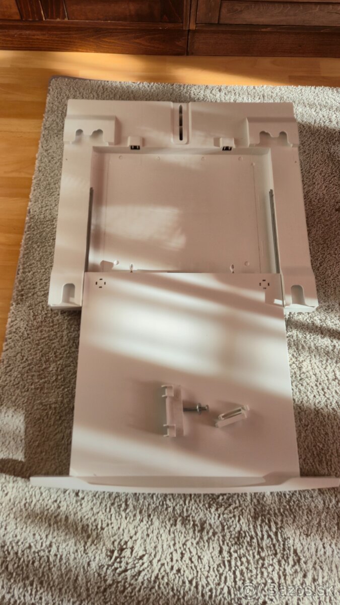 REZERVOVANÉ Predám medzikus AEG medzi práčku a sušičku. - 2