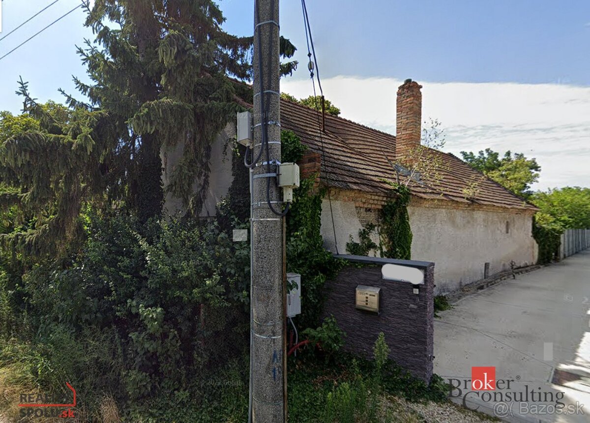 Na predaj stavebny pozemok so starym RD - 2