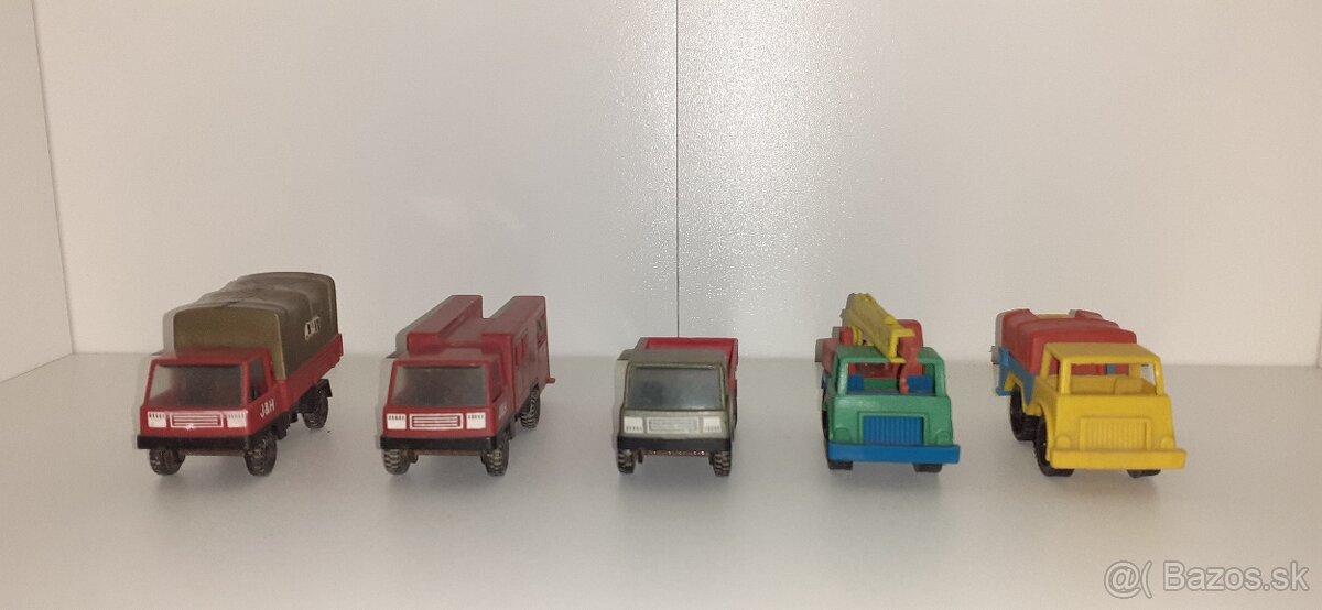 Predám staré autíčka - 2