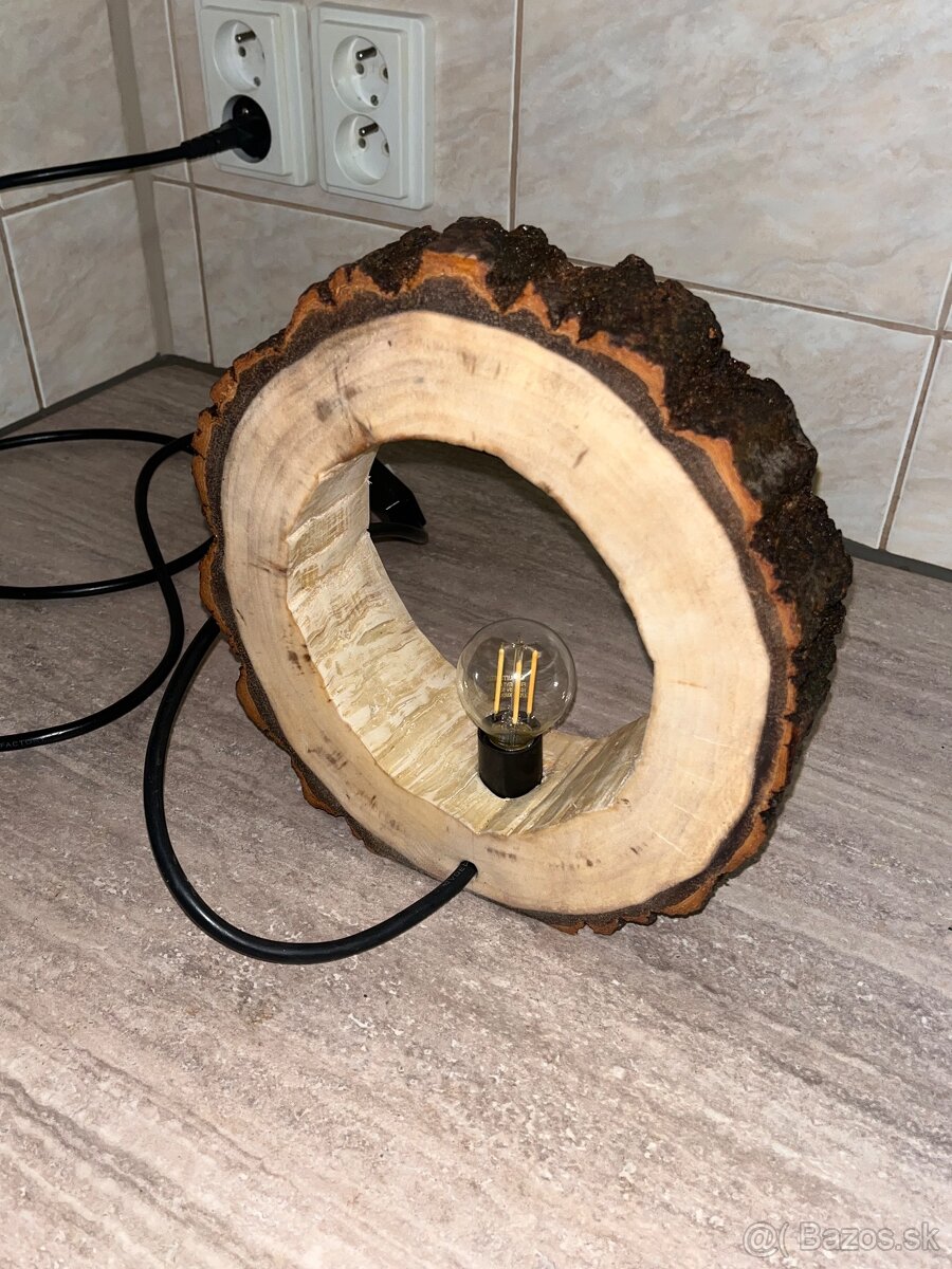 Ručne vyrobená drevená lampa - 2