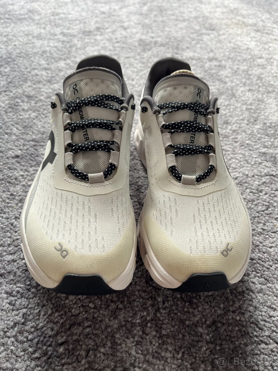 On Running Cloud, model Cloudmonster, velikost 37 - 2