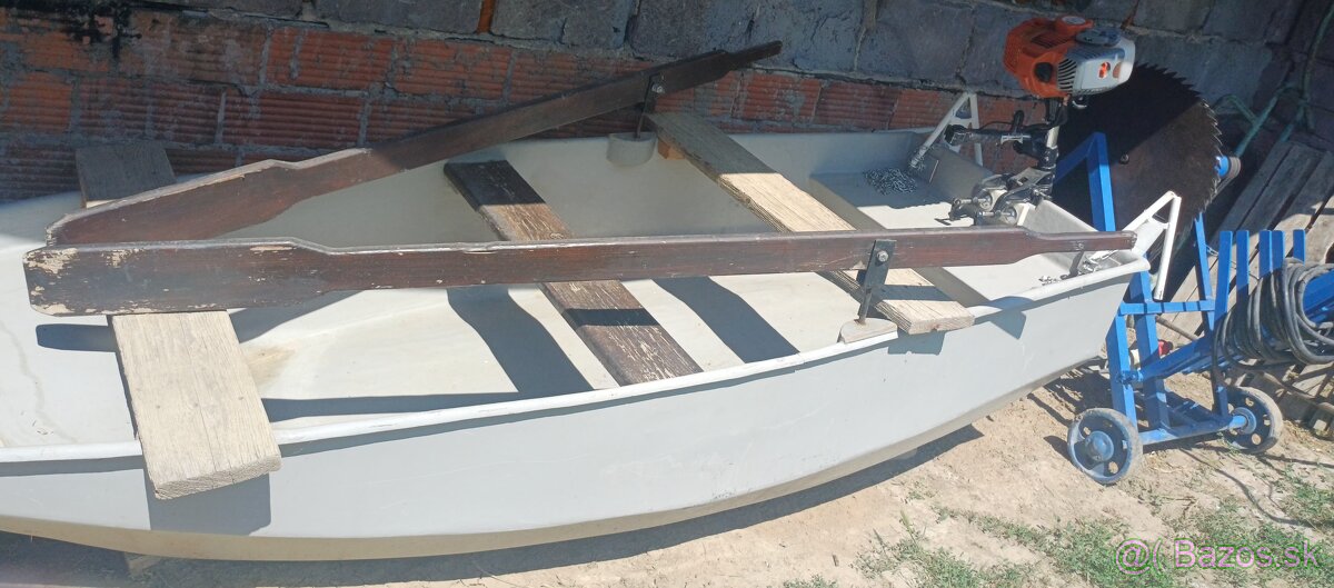 Motorový čln - 2