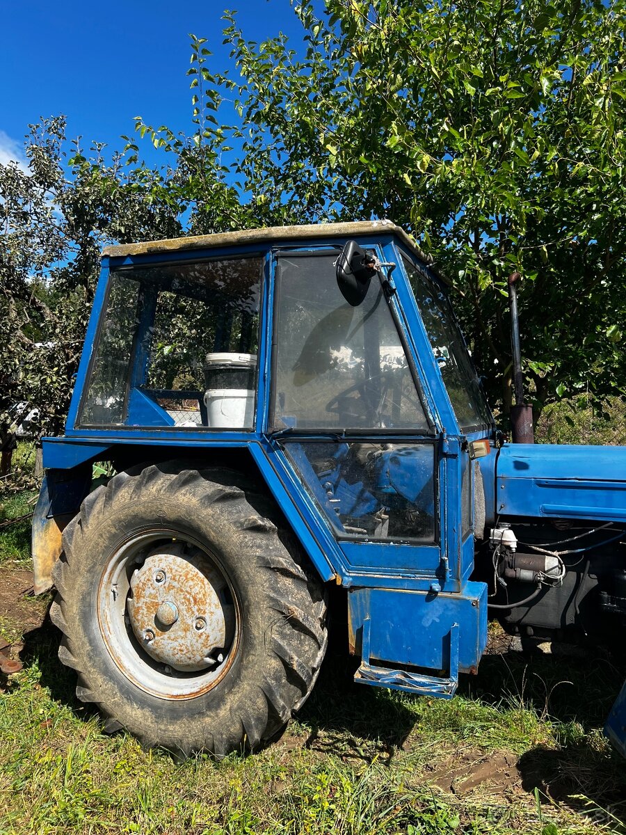 Predam traktor zeror 6911 - 2