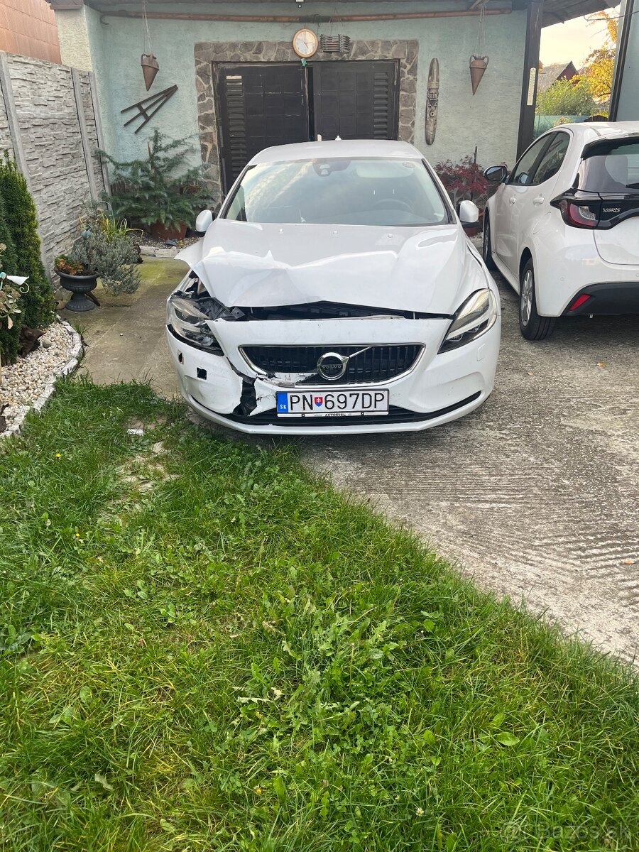 Volvo v40 T2 Momentum - 2