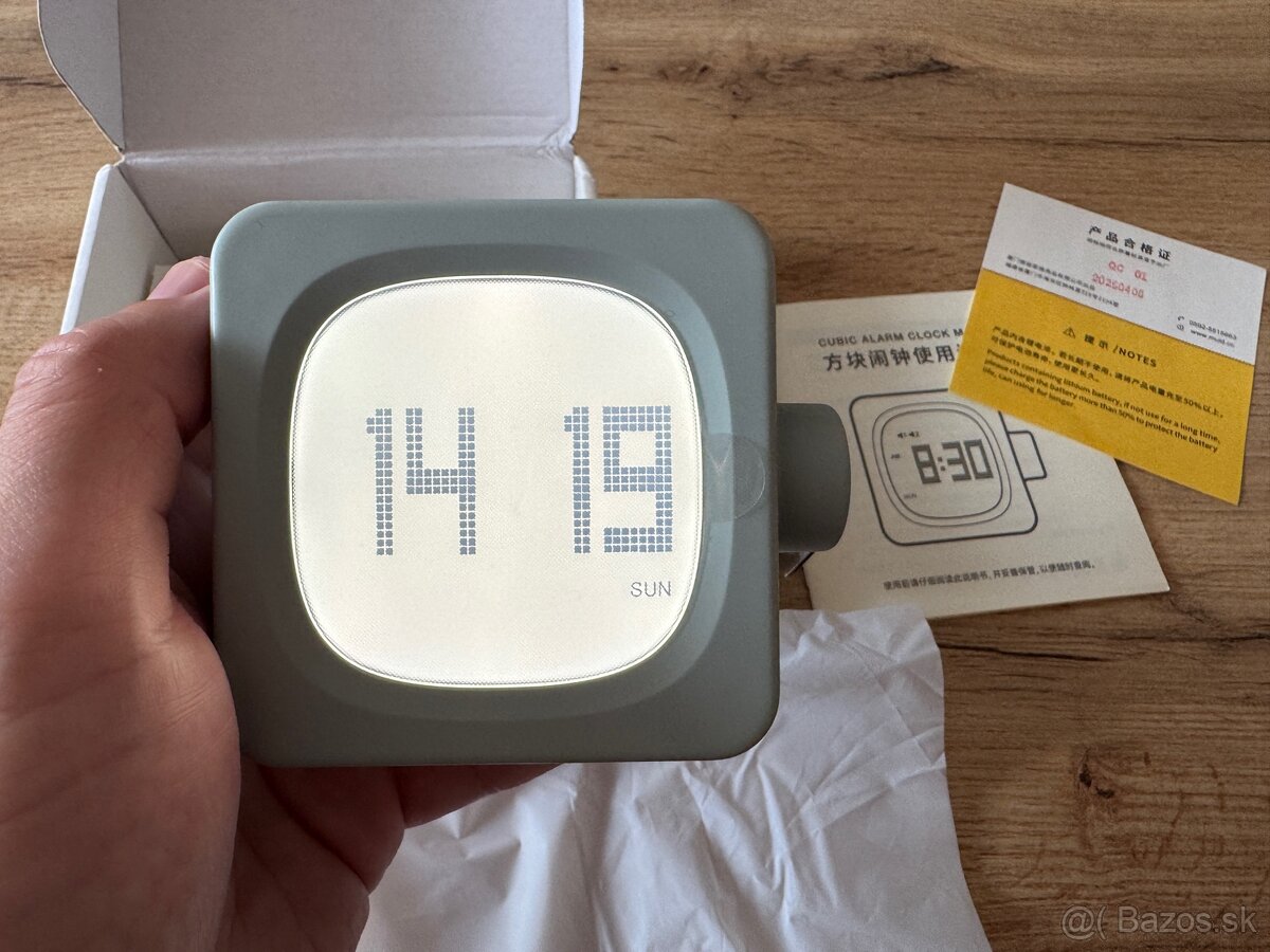 Dizajnový bluetooth budík s podsvietením - 2