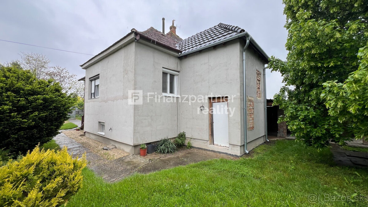 Rodinný dom s pozemkom 1396 m², Šurany, Nové Zámky - 2