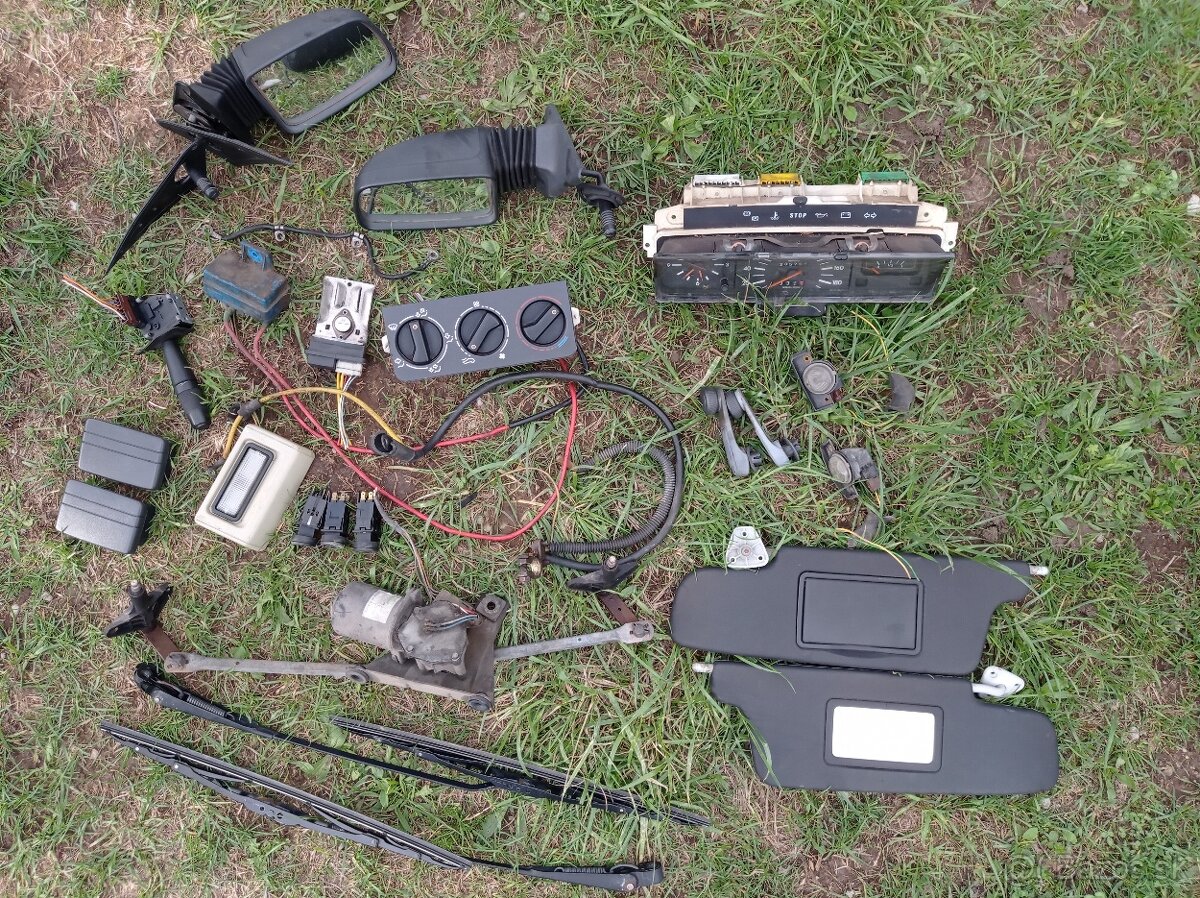 Predám diely na peugeot 205 1.8D. - 2