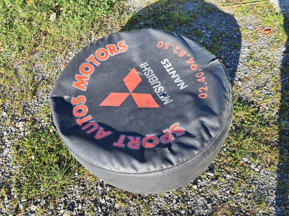 Kryt rezervy Mitsubishi Pajero - 2