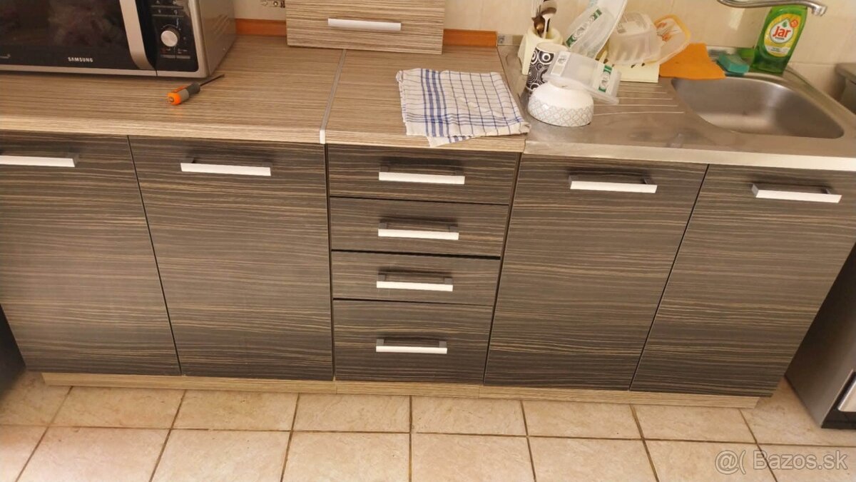 Kuchynská linka ,skriňa - 2