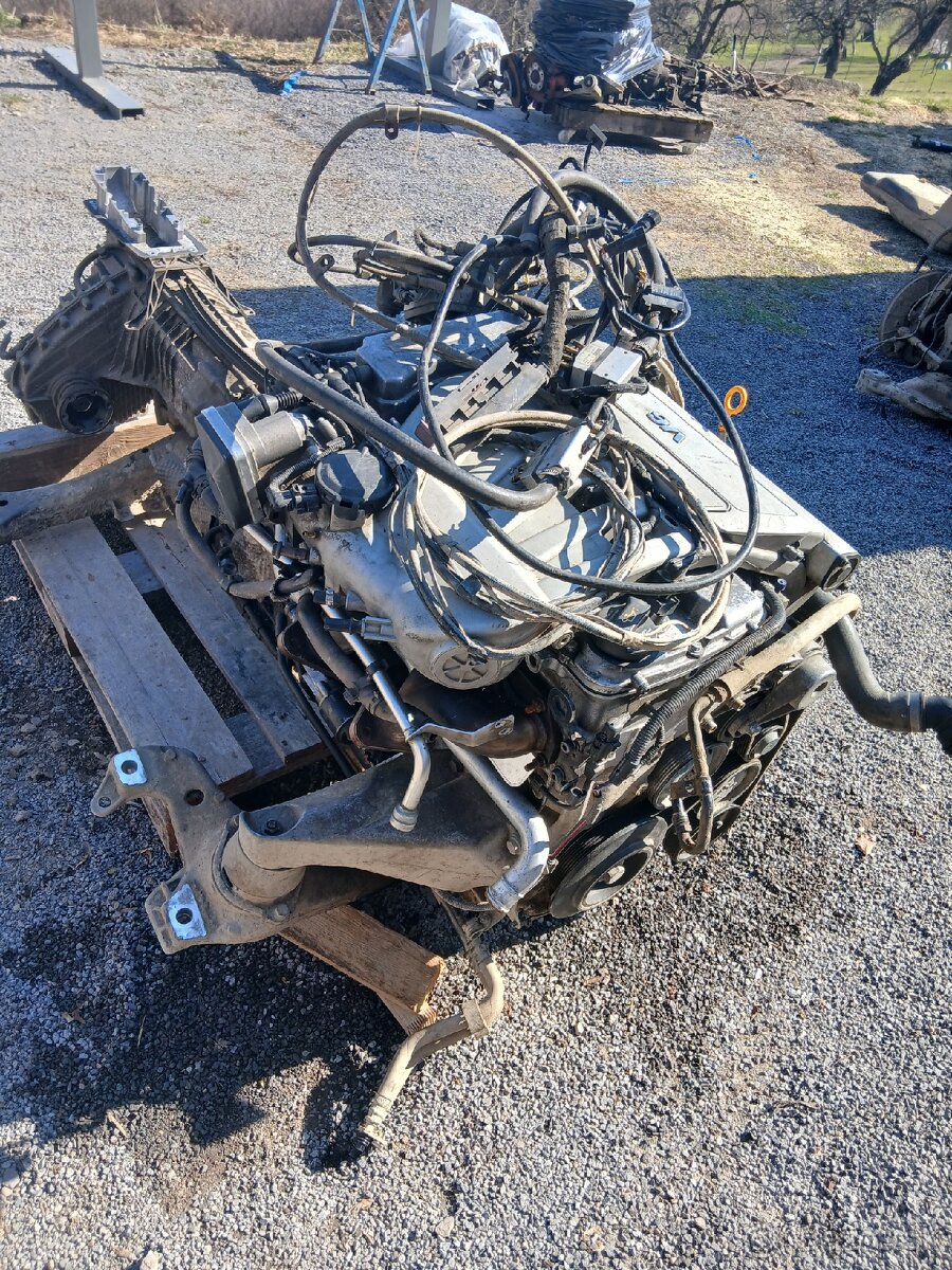 Predám motor VR 6 3,2 benzín - plyn - 2