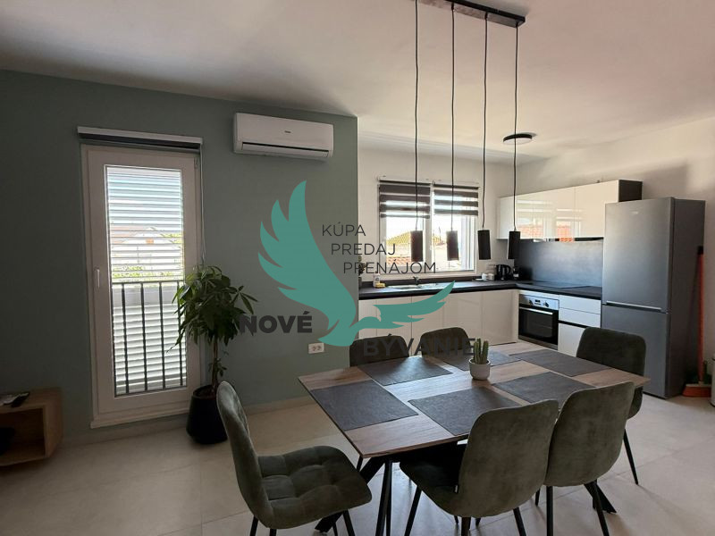 Zariadený apartmán s výhľadom na more len 300m od mora - 2