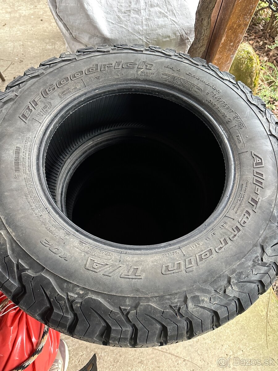 BF Goodrich 245/75 R17 - 2
