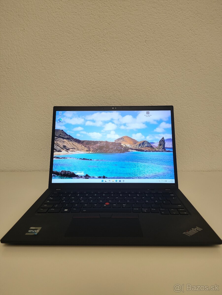 ThinkPad T14s Gen 3 | i5 • 8GB • 256GB SSD - 2