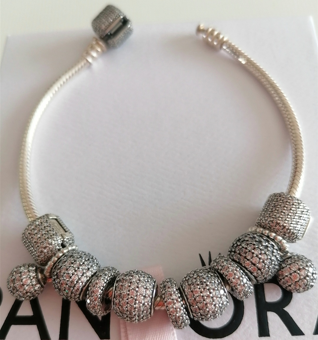 Pandora. - 2