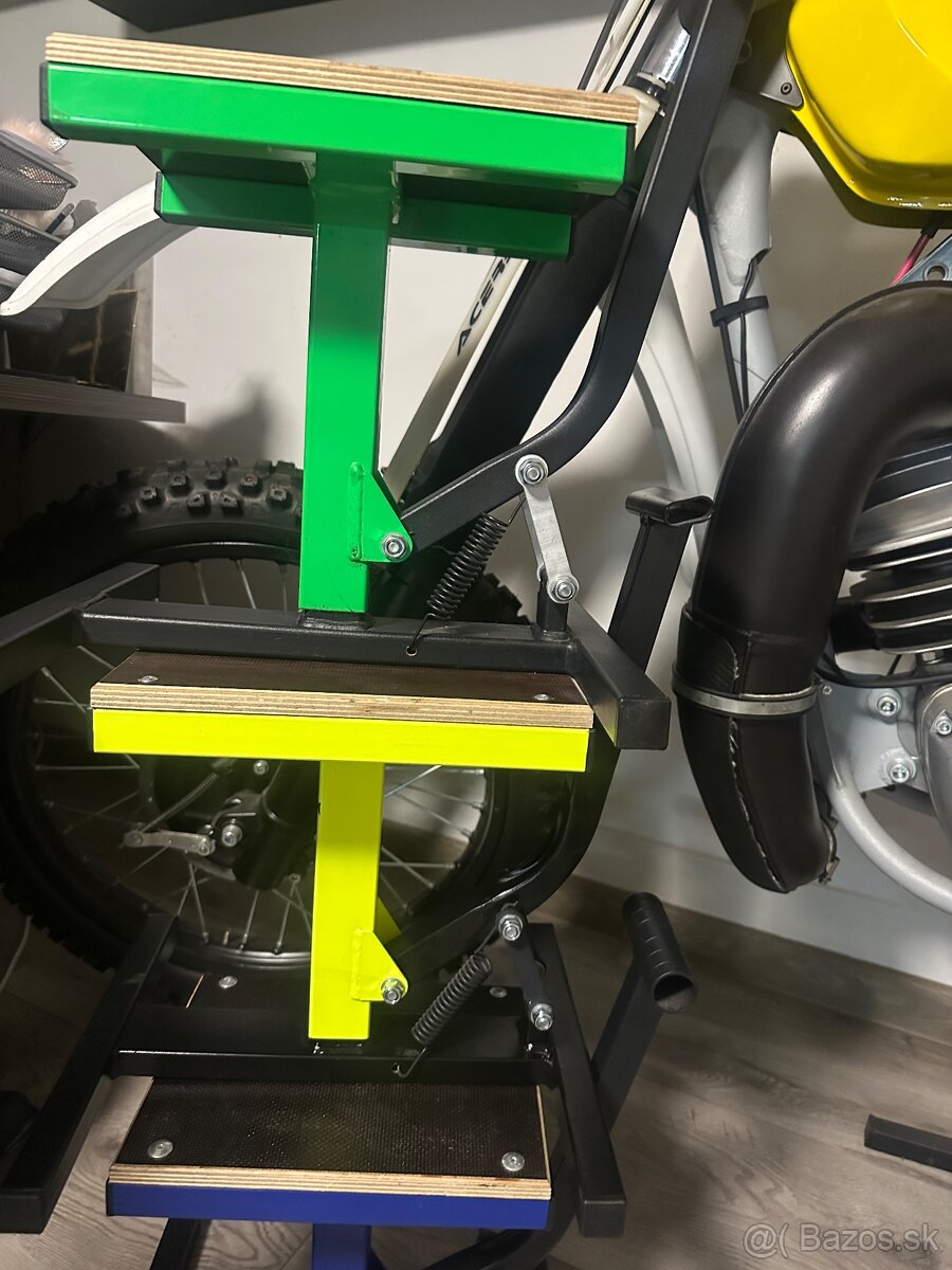 Stojany na motorky - 2