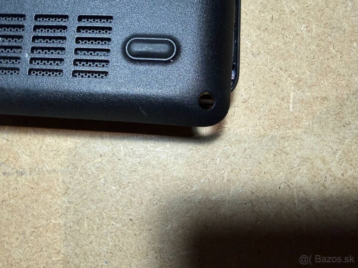 redám notebook Dell 5590 na diely alebo opravu. - 2