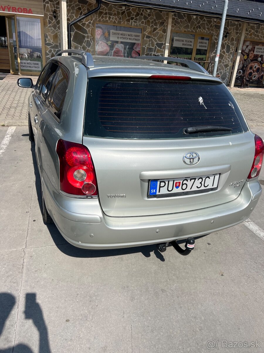 Toyota Avensis 2.2 diesel 2007 malo km, ťažné
