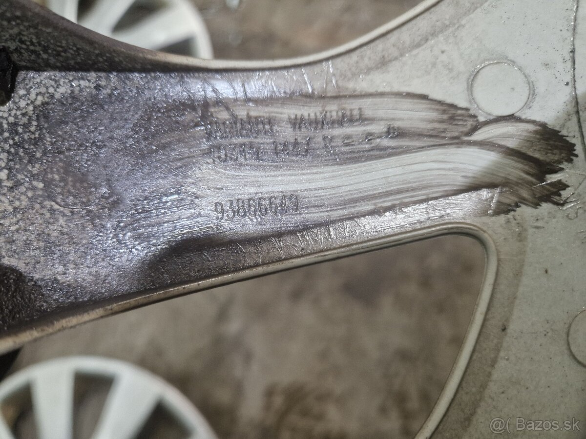 Sada originálnych puklíc 16" OPEL VIVARO 2016- - 2