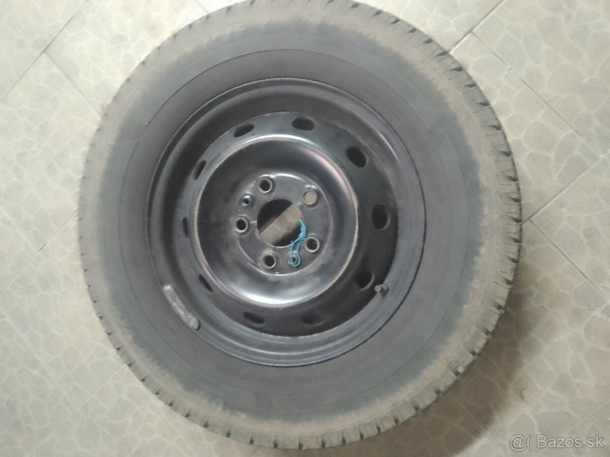 zimne gumy s diskami,215-70-R15C - 2