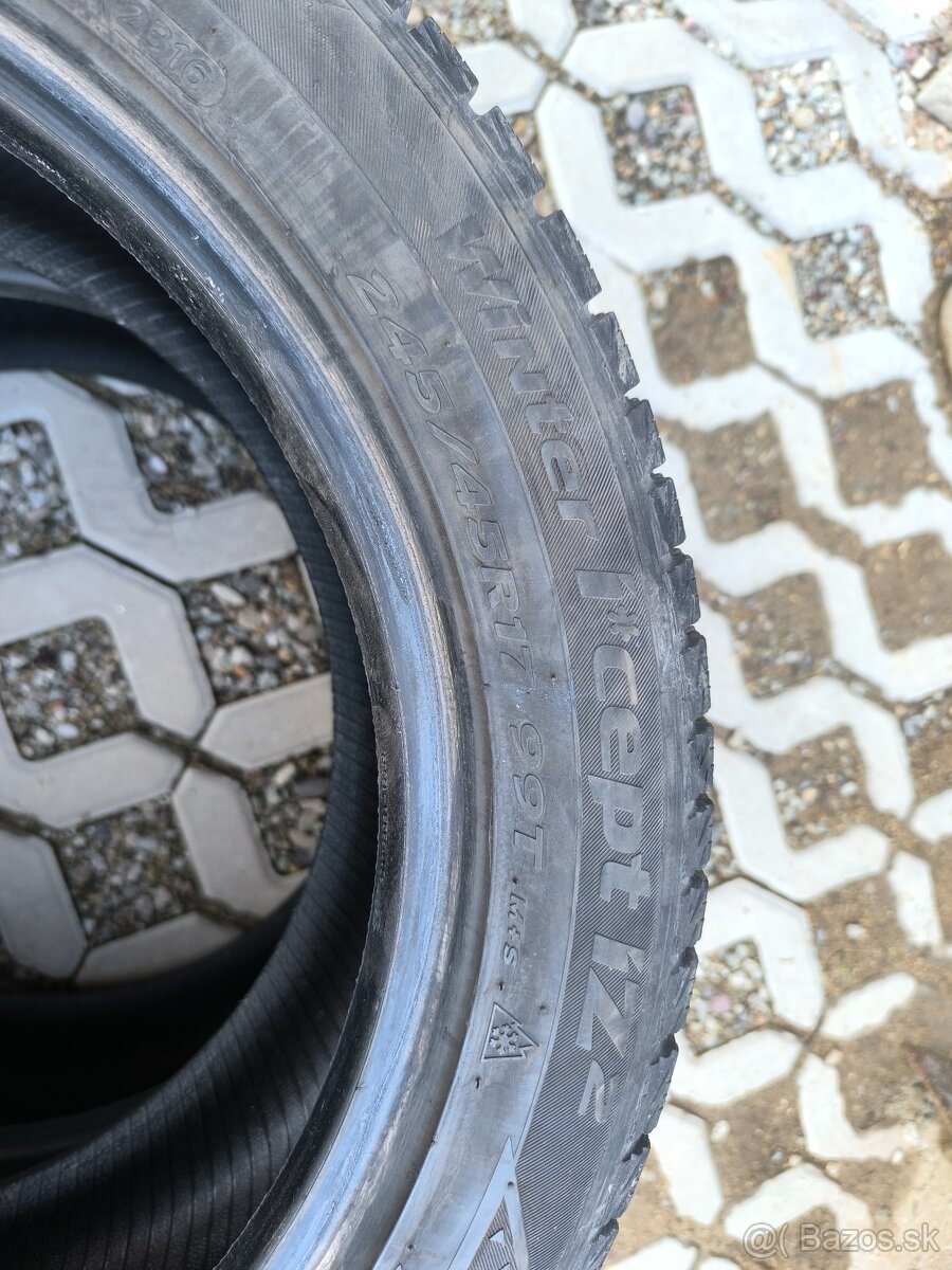 245/45 R17 - 2