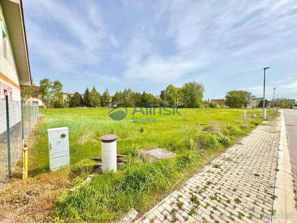 Exkluzívny predaj stavebného pozemku v Malackách - 2