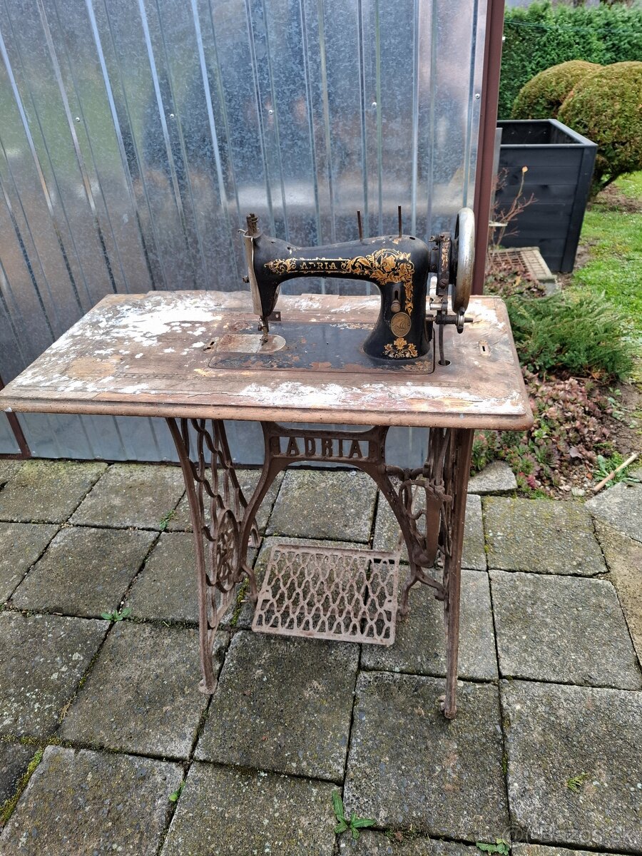 Starý Šijací stroj - 2