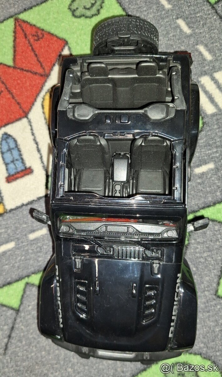Auto na diaľkové ovládanie, jeep, pásové - 2