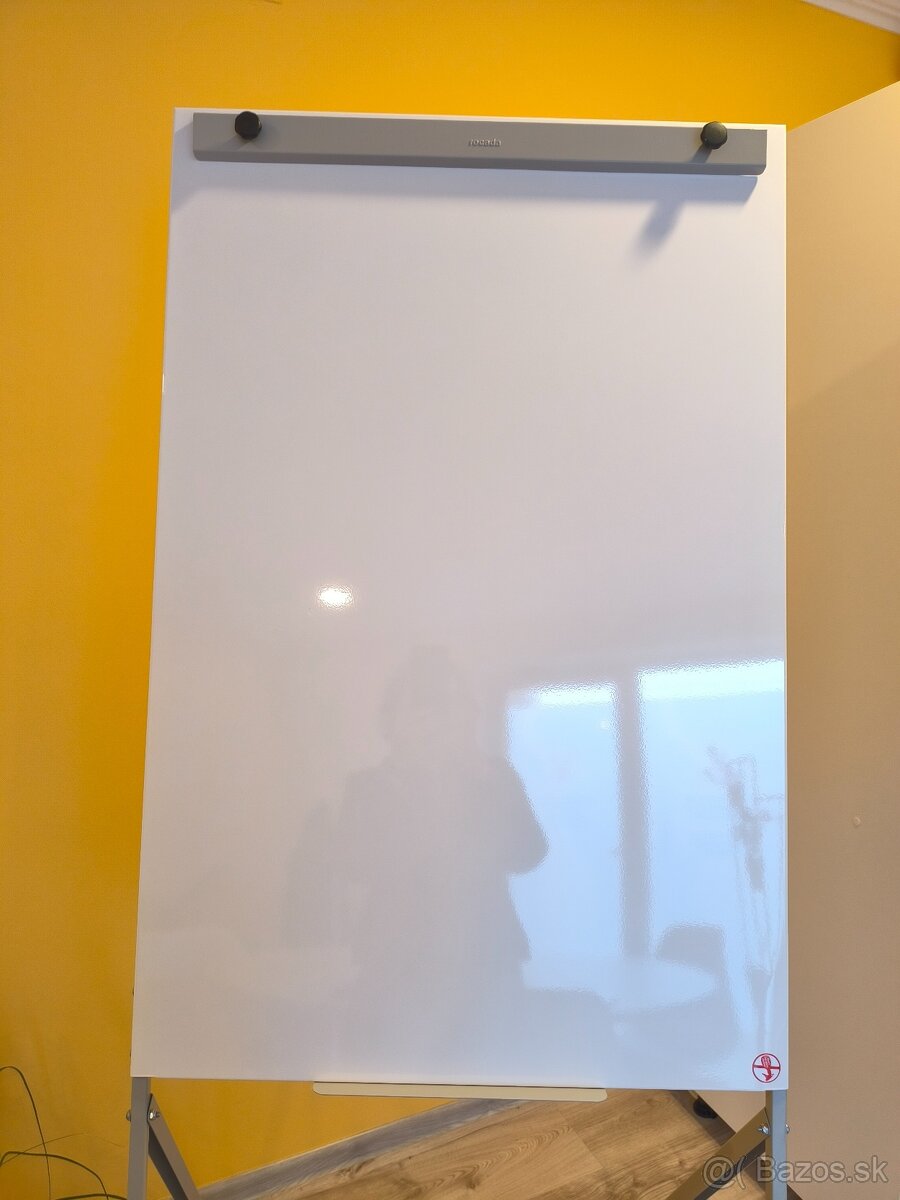 Predám flipchart uplne novy, v záruke - 2